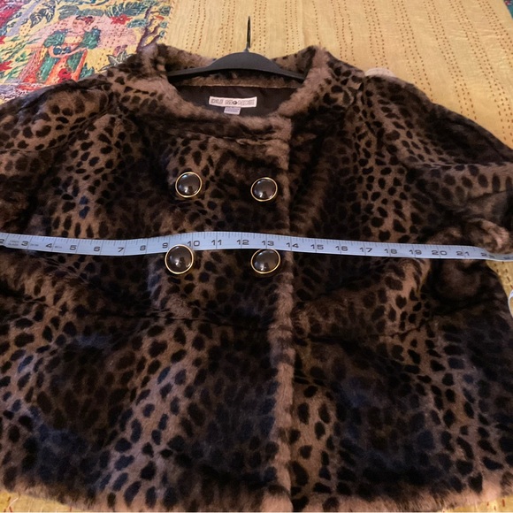 It’s adorable! Vintage style short jacket. Faux fur, size XL, buttons. - Picture 4 of 7